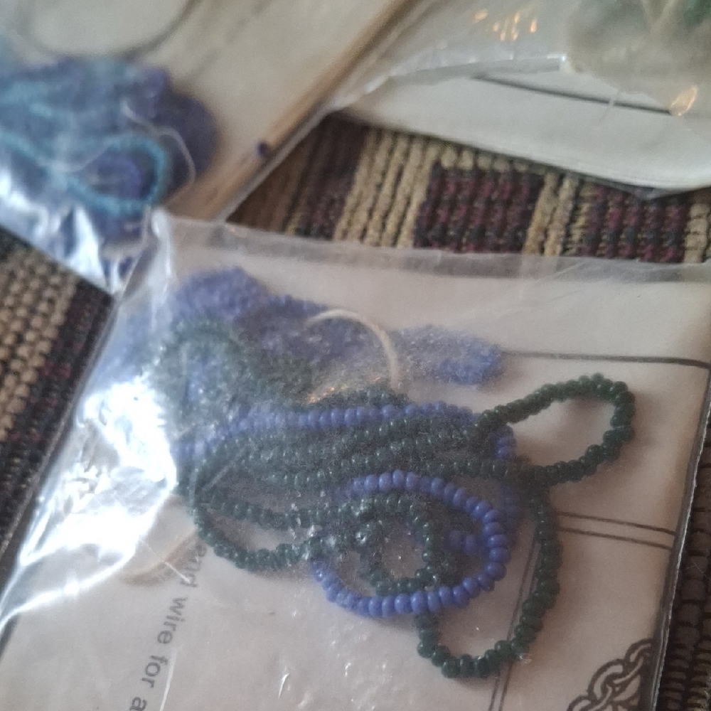 Beaded Ring Kit Pack - White Paper Packaging - Picture 8 of 10